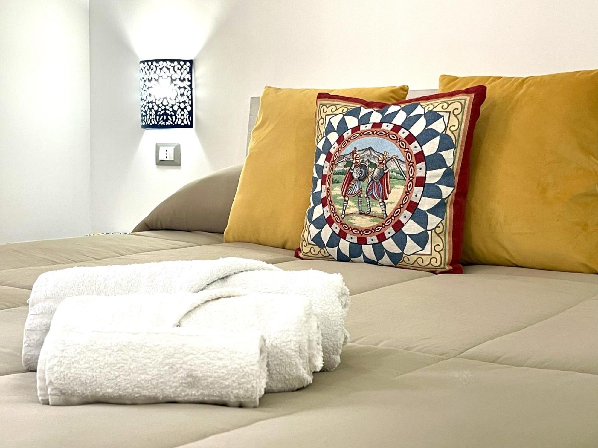 I Mori - Holiday Rooms Lascari Luaran gambar