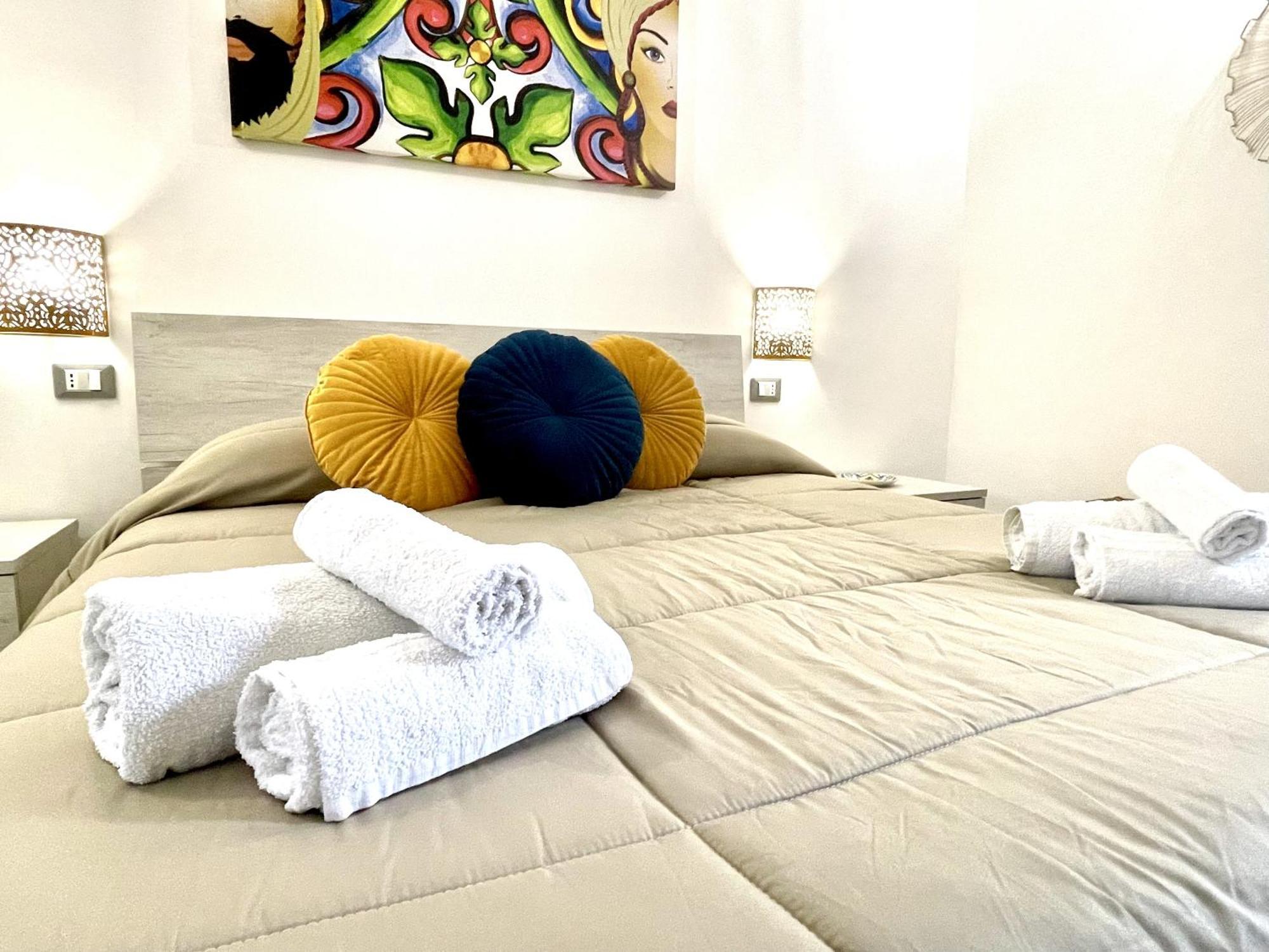 I Mori - Holiday Rooms Lascari Luaran gambar